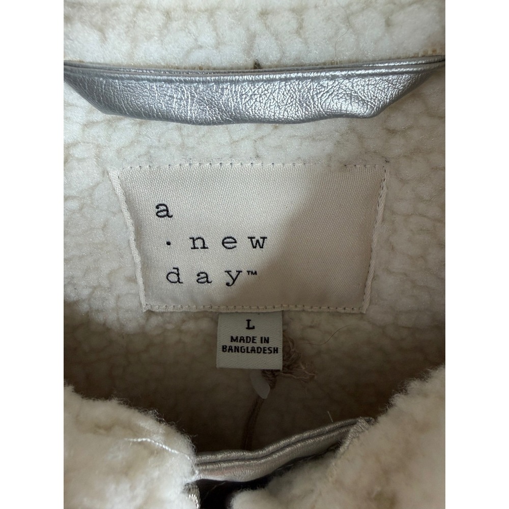 New A New Day Women's Metallic Sherpa Lined Jacket Size Large Silver - Picture 3 of 7